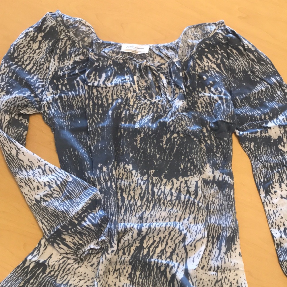 Light long sleeve blouse!